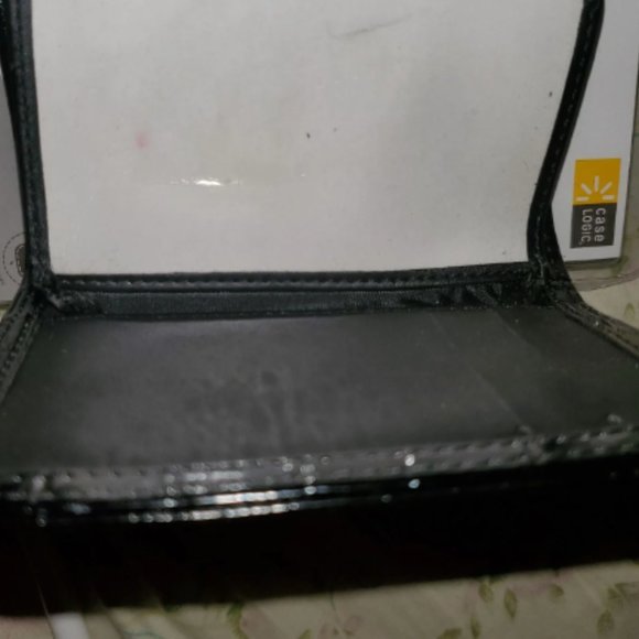 Case Logic TriFold Mirrored Wristlet Wallet Shoulder Bag NEW - Picture 3 of 13